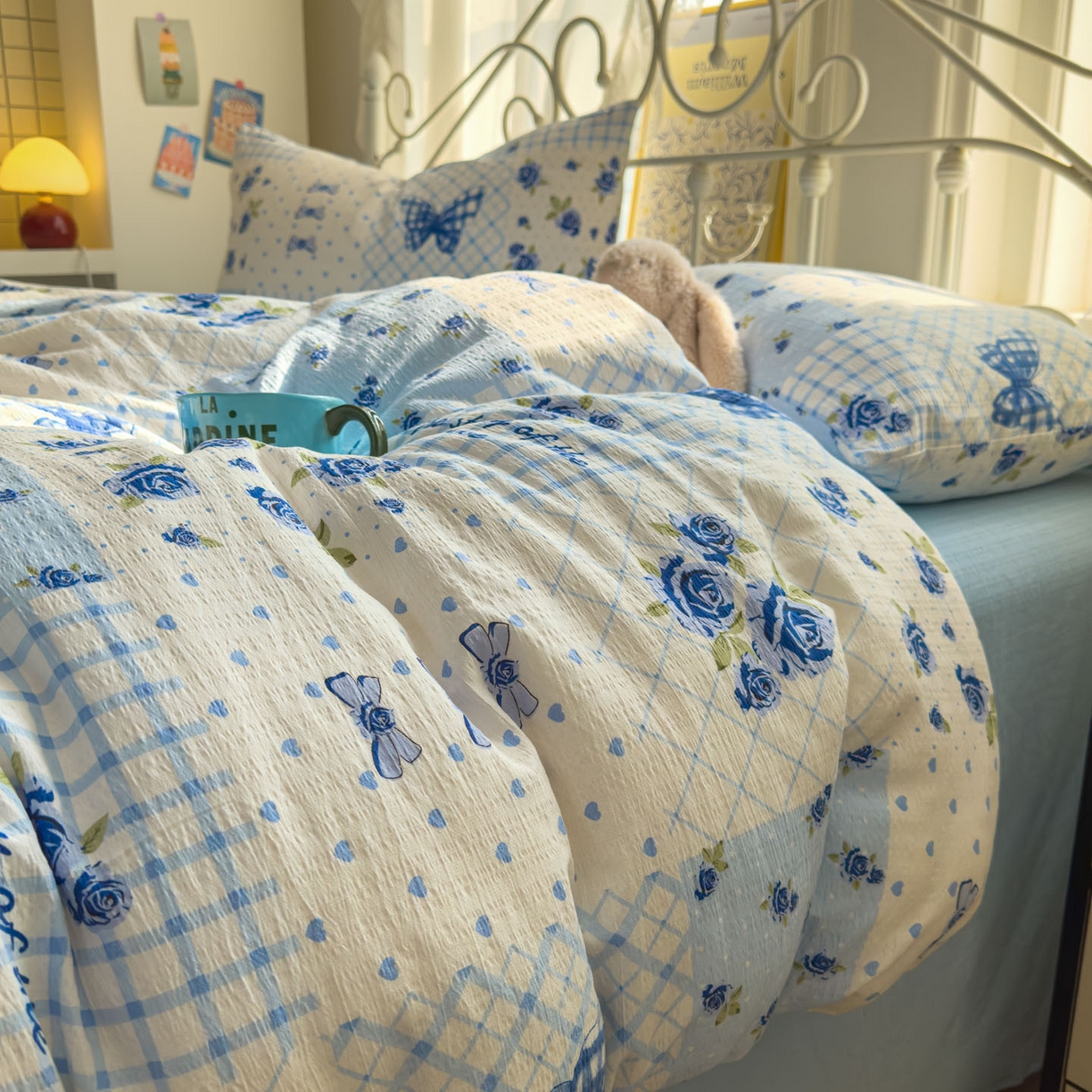 91家纺网 家纺一手货源 找家纺 卡斯诺家纺馆 2025新款A类皱皱棉双层纱印花四件套 蓝玫之约