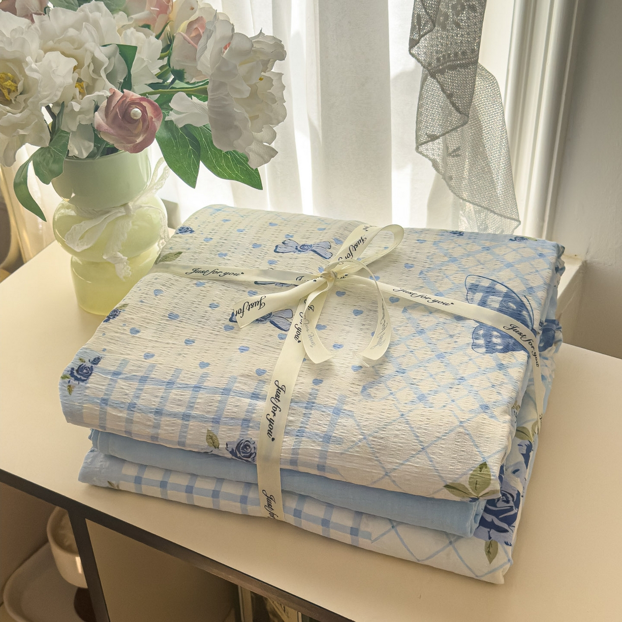 91家纺网 家纺一手货源 找家纺 卡斯诺家纺馆 2025新款A类皱皱棉双层纱印花四件套 蓝玫之约