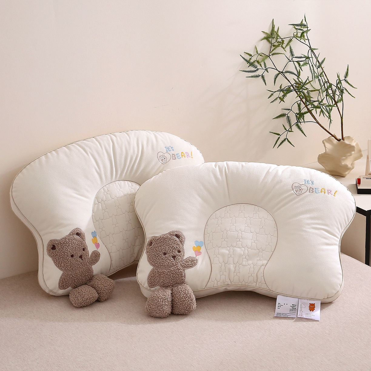 91家纺网 家纺一手货源 找家纺 梦叶草 2025新款安比小熊学生儿童护颈枕芯儿童枕头枕芯 安比小熊-灰色