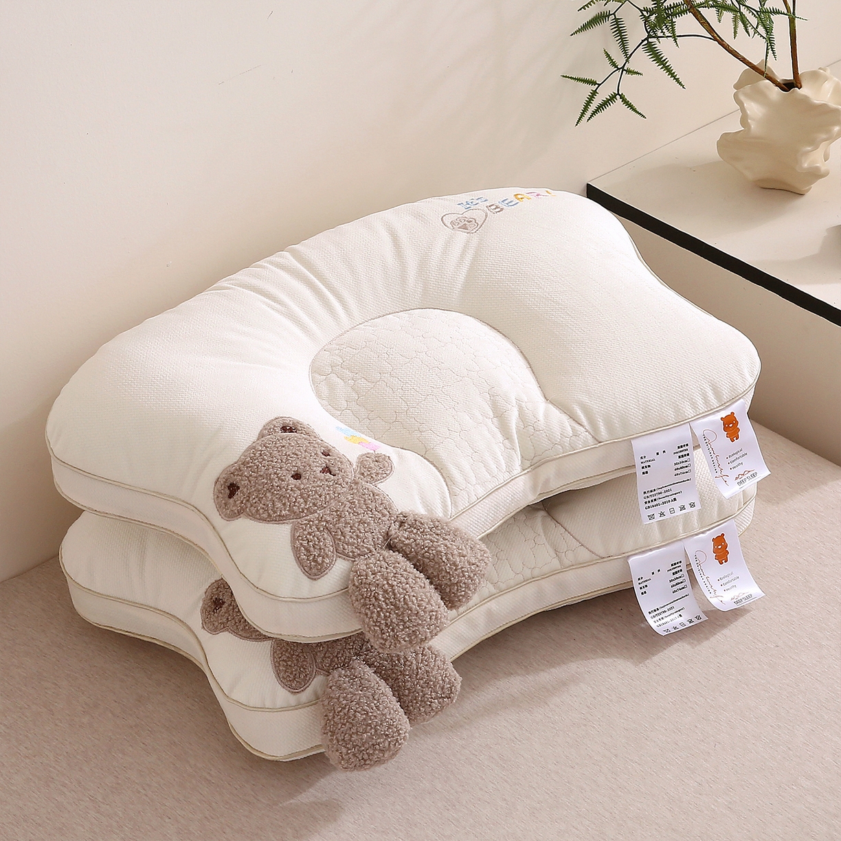 91家纺网 家纺一手货源 找家纺 梦叶草 2025新款安比小熊学生儿童护颈枕芯儿童枕头枕芯 安比小熊-灰色