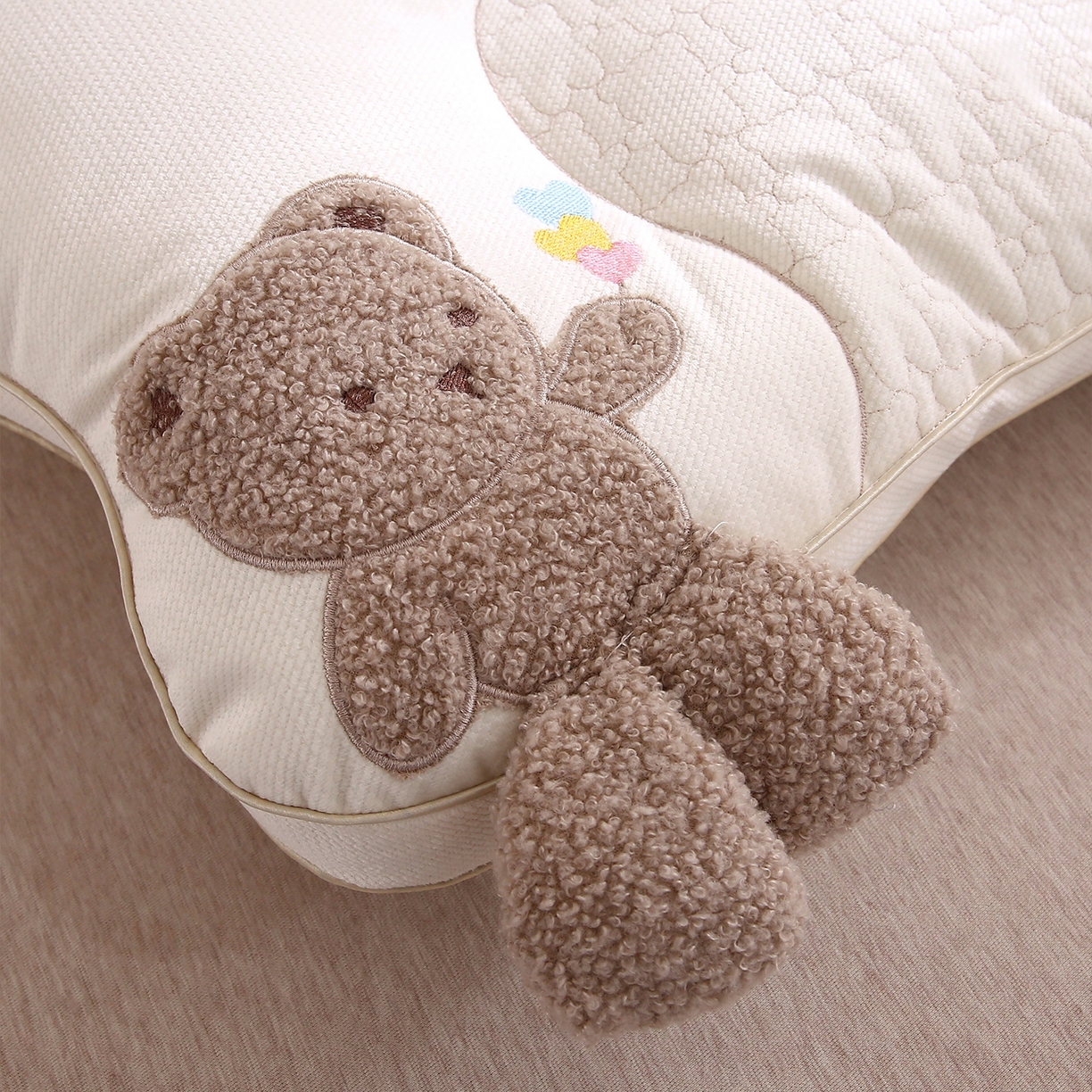 91家纺网 家纺一手货源 找家纺 梦叶草 2025新款安比小熊学生儿童护颈枕芯儿童枕头枕芯 安比小熊-灰色