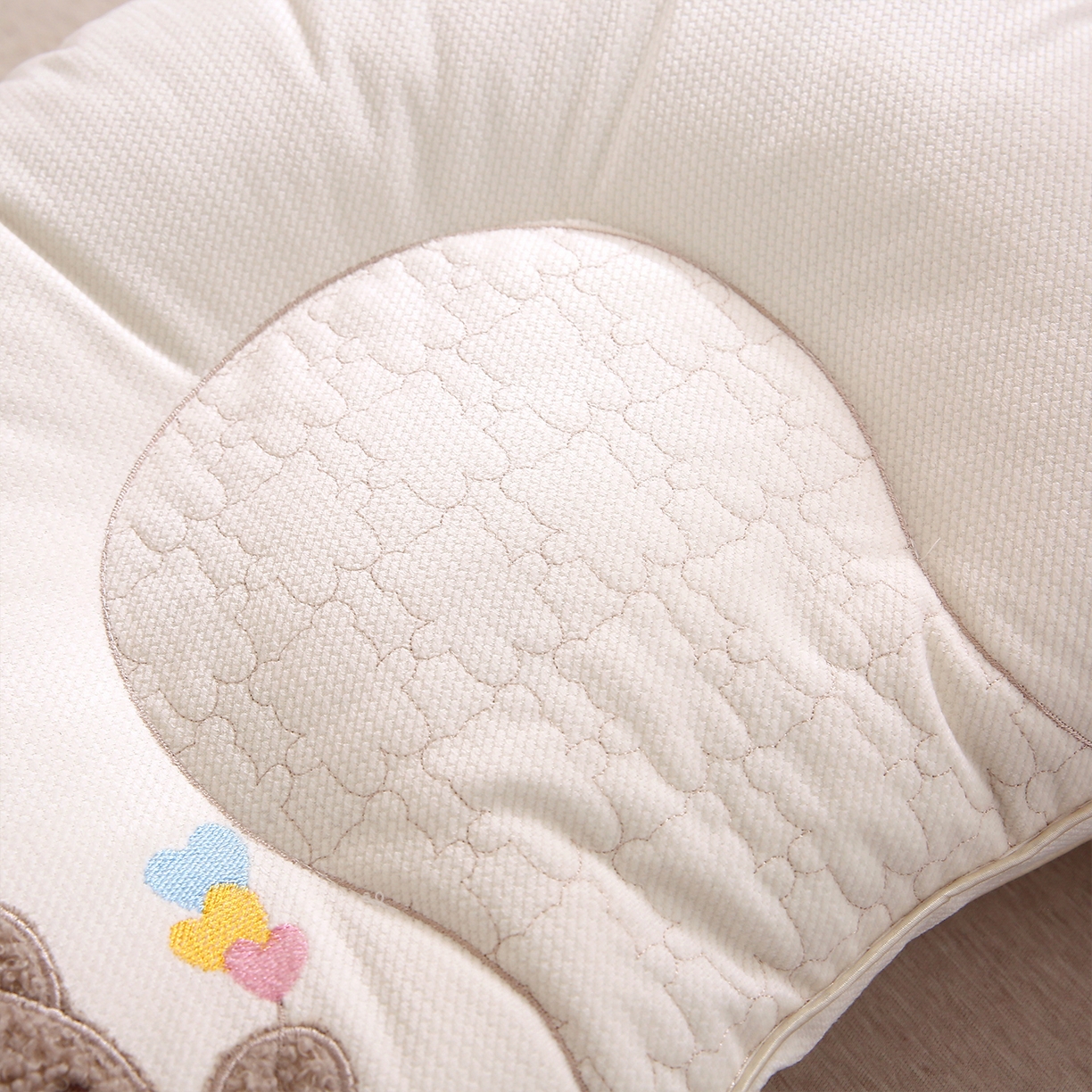 91家纺网 家纺一手货源 找家纺 梦叶草 2025新款安比小熊学生儿童护颈枕芯儿童枕头枕芯 安比小熊-灰色