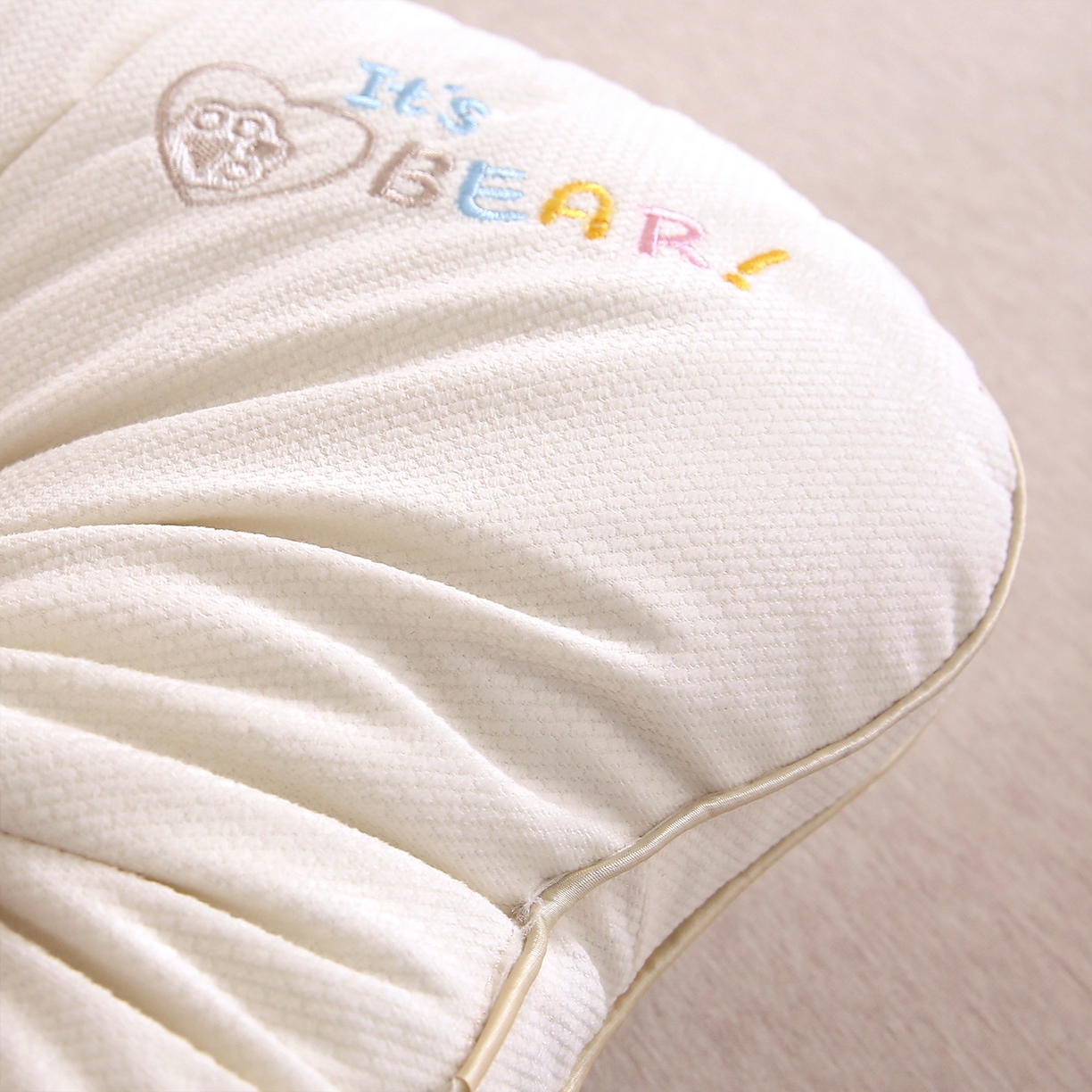 91家纺网 家纺一手货源 找家纺 梦叶草 2025新款安比小熊学生儿童护颈枕芯儿童枕头枕芯 安比小熊-灰色