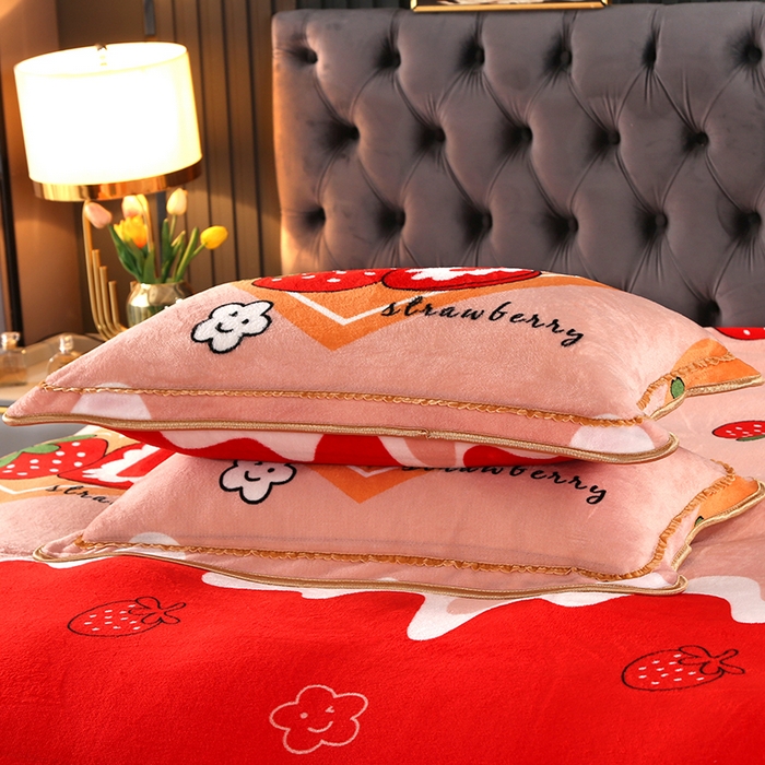 91家纺网 家纺一手货源 找家纺 牵依 2025新款金貂绒四件套牛奶绒四件套甜心草莓