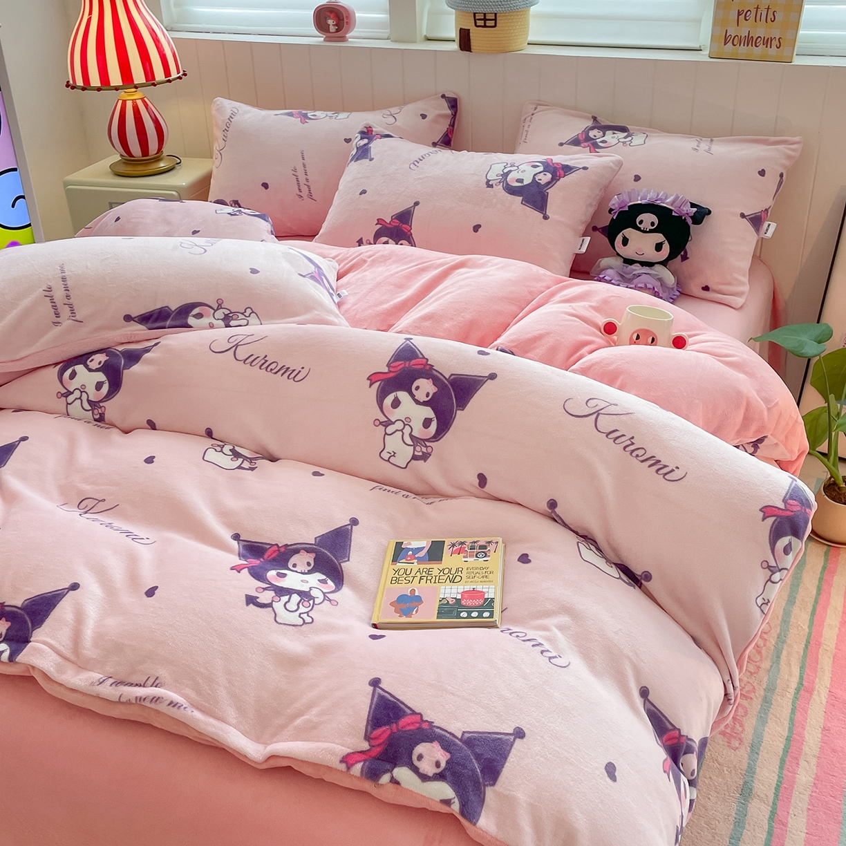 91家纺网 家纺一手货源 找家纺 金爱家 2025新款A类正版三丽鸥授权卡通加厚高克重牛奶绒系列四件套 绒三丽鸥-可爱库洛米