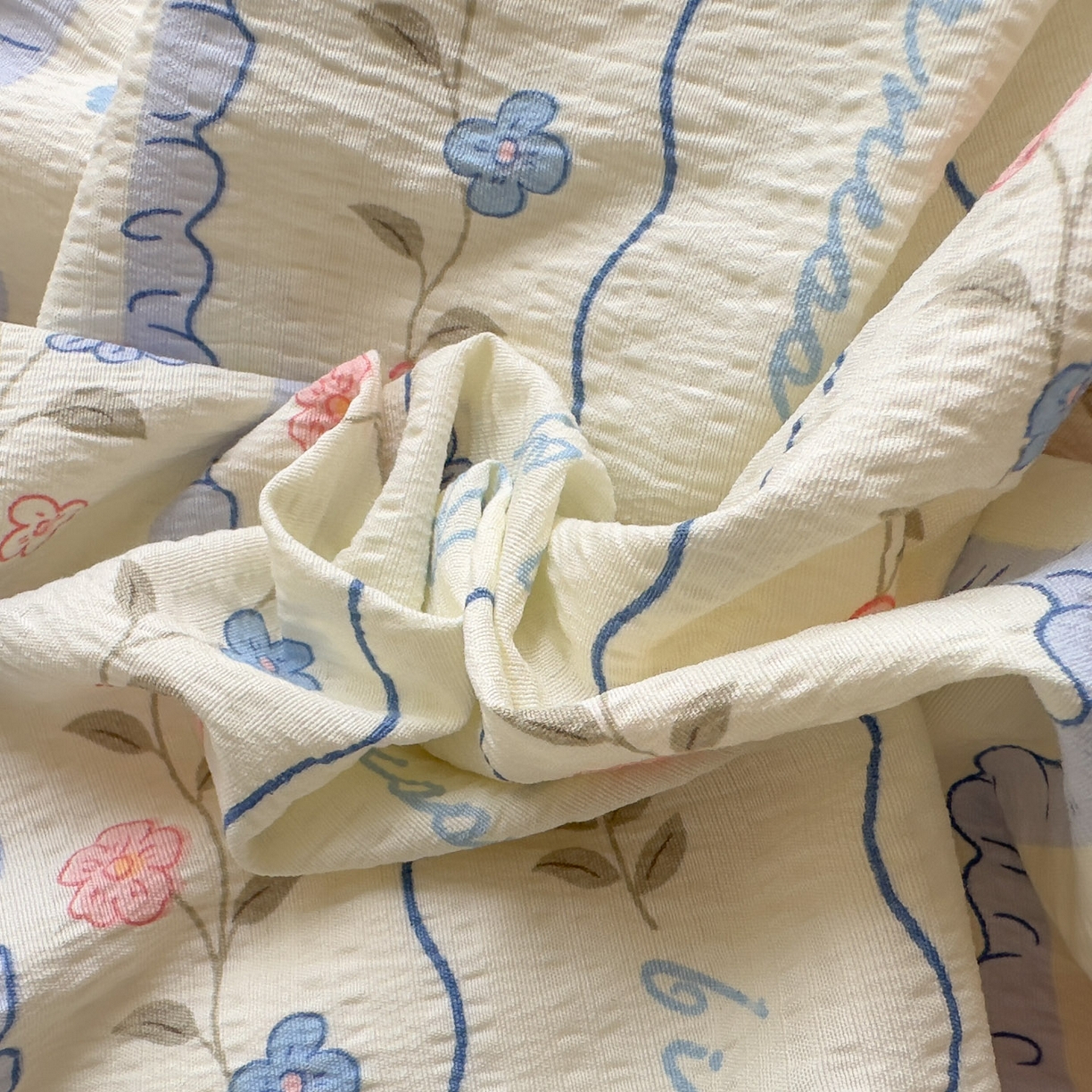 91家纺网 家纺一手货源 找家纺 卡斯诺家纺馆 2025新款A类皱皱棉双层纱印花四件套 秘境