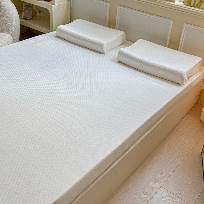 91家纺网 家纺一手货源 找家纺 美丽折家纺 2025新款鸟眼布乳胶床垫内套+针织棉床垫外套 纯白菱形格