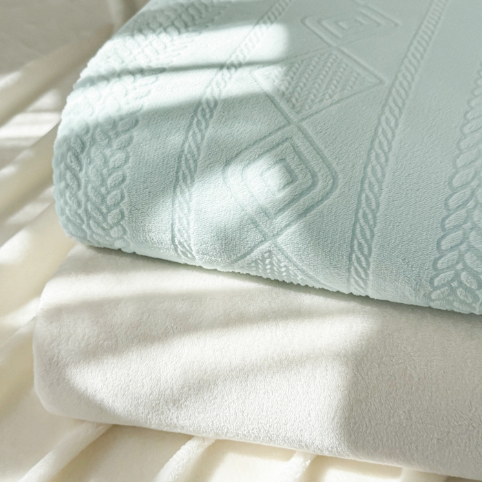 91家纺网 家纺一手货源 找家纺 （总）眠博士 2025新款雕花加厚牛奶绒系列四件套