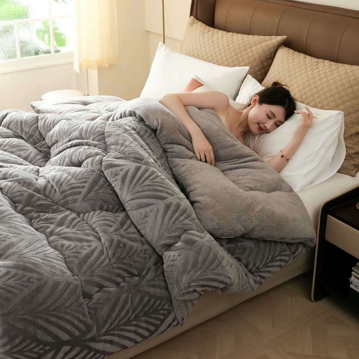 91家纺网 家纺一手货源 找家纺 （总）爱微坊 2025年新款牛奶绒立体雕花加厚保暖冬被被子被芯