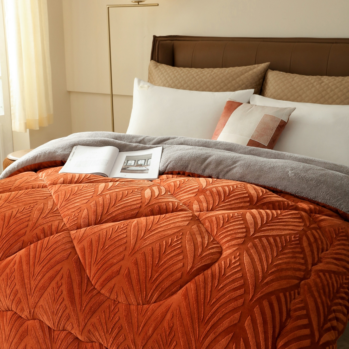 91家纺网 家纺一手货源 找家纺 爱微坊 2025年新款牛奶绒立体雕花加厚保暖冬被被子被芯 牛奶绒雕花-橘红色