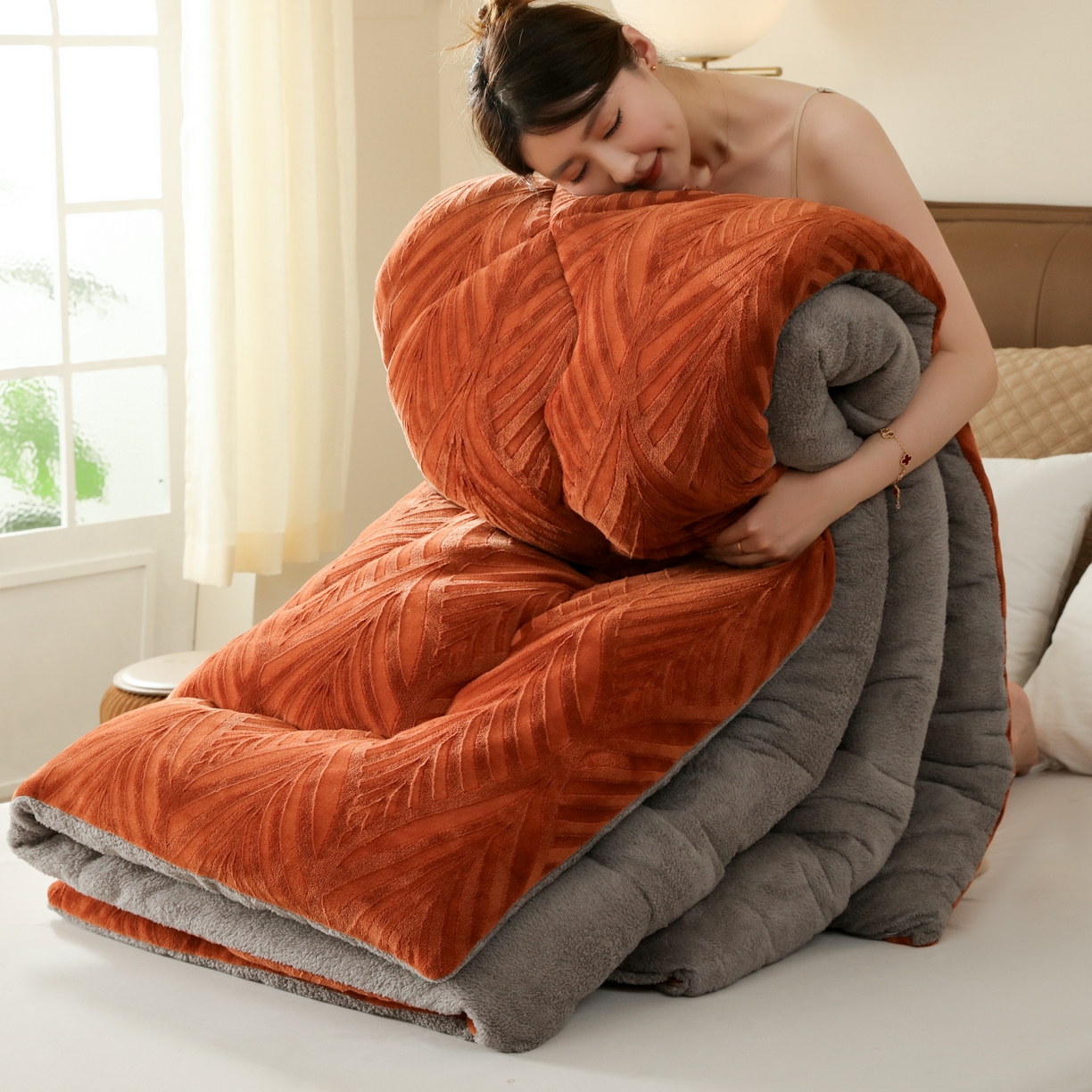 91家纺网 家纺一手货源 找家纺 爱微坊 2025年新款牛奶绒立体雕花加厚保暖冬被被子被芯 牛奶绒雕花-橘红色