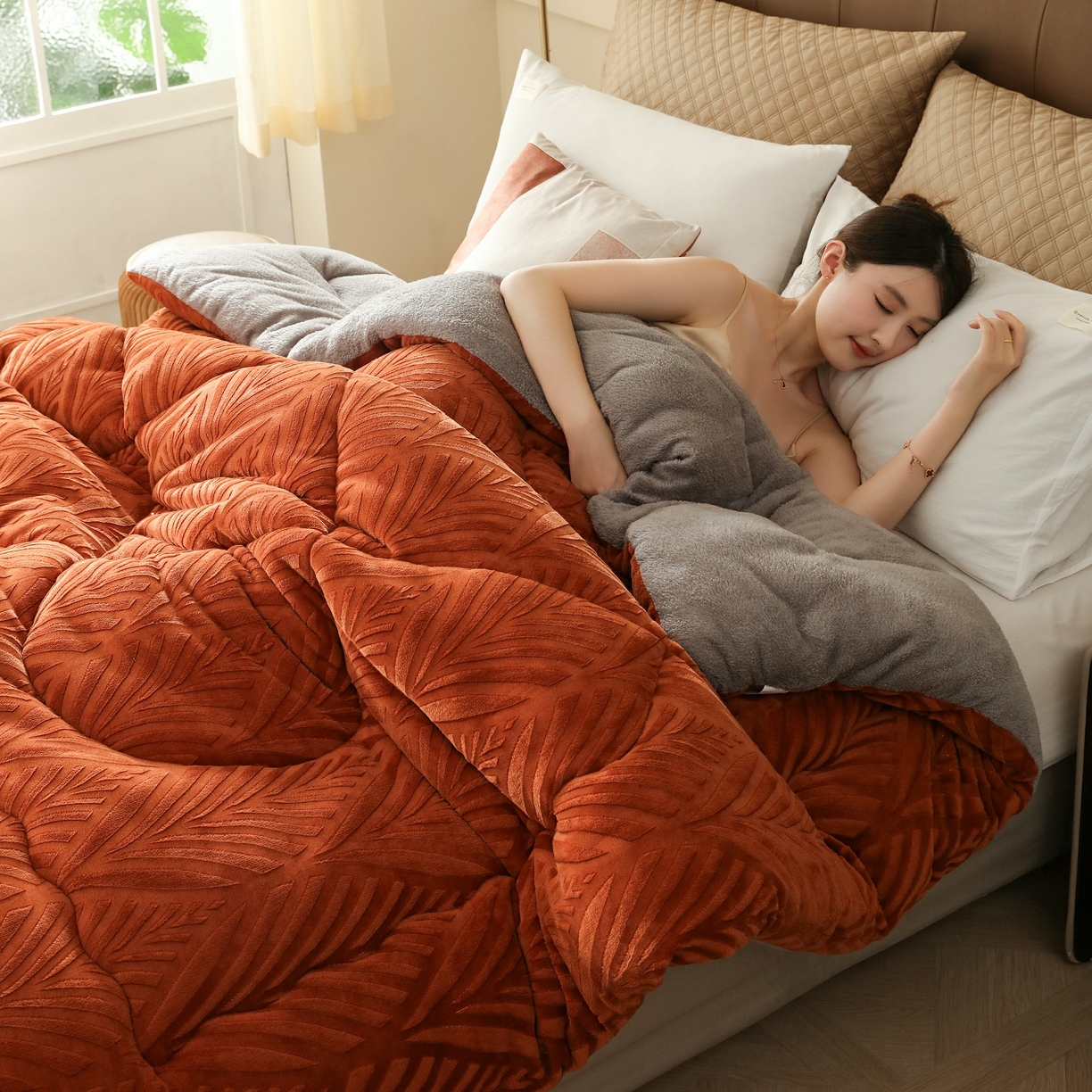 91家纺网 家纺一手货源 找家纺 （总）爱微坊 2025年新款牛奶绒立体雕花加厚保暖冬被被子被芯