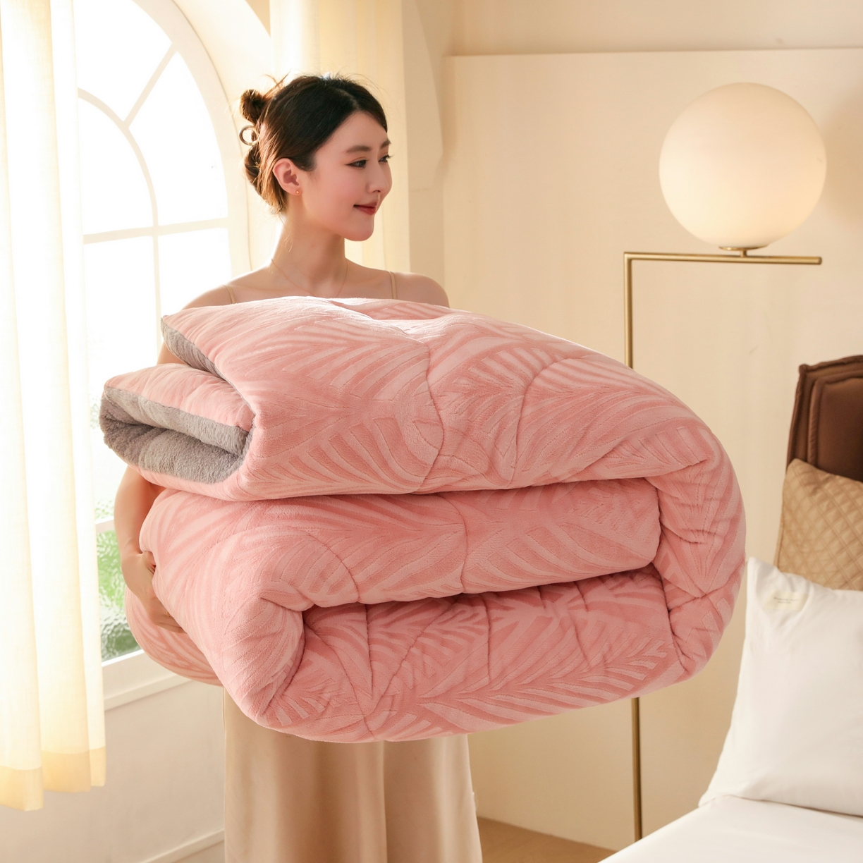 91家纺网 家纺一手货源 找家纺 （总）爱微坊 2025年新款牛奶绒立体雕花加厚保暖冬被被子被芯