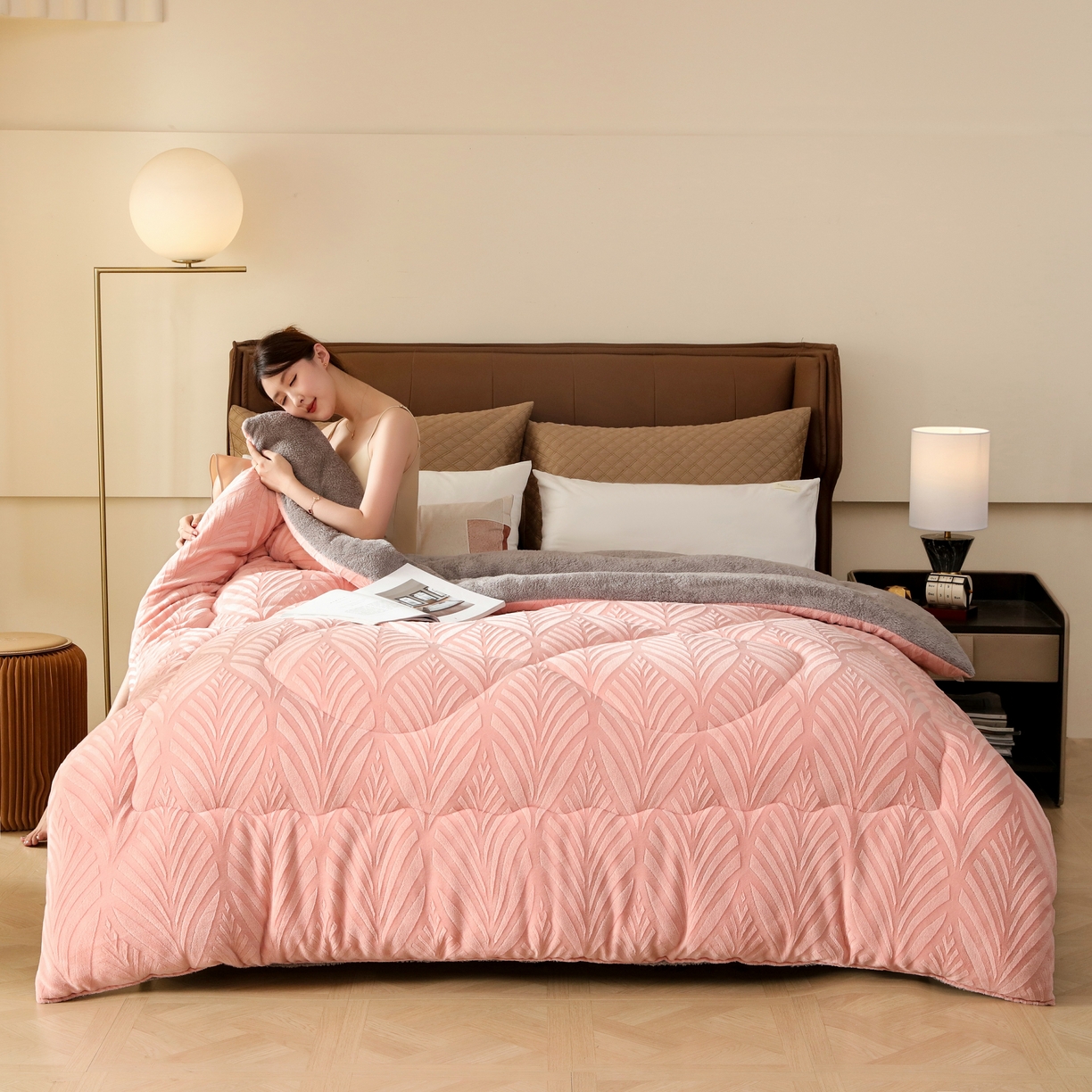 91家纺网 家纺一手货源 找家纺 （总）爱微坊 2025年新款牛奶绒立体雕花加厚保暖冬被被子被芯