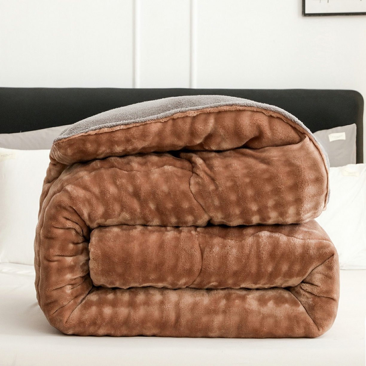 91家纺网 家纺一手货源 找家纺 爱微坊 2025新款兔毛牛奶绒加厚保暖冬被子被芯 加厚兔毛牛奶绒-棕拼灰