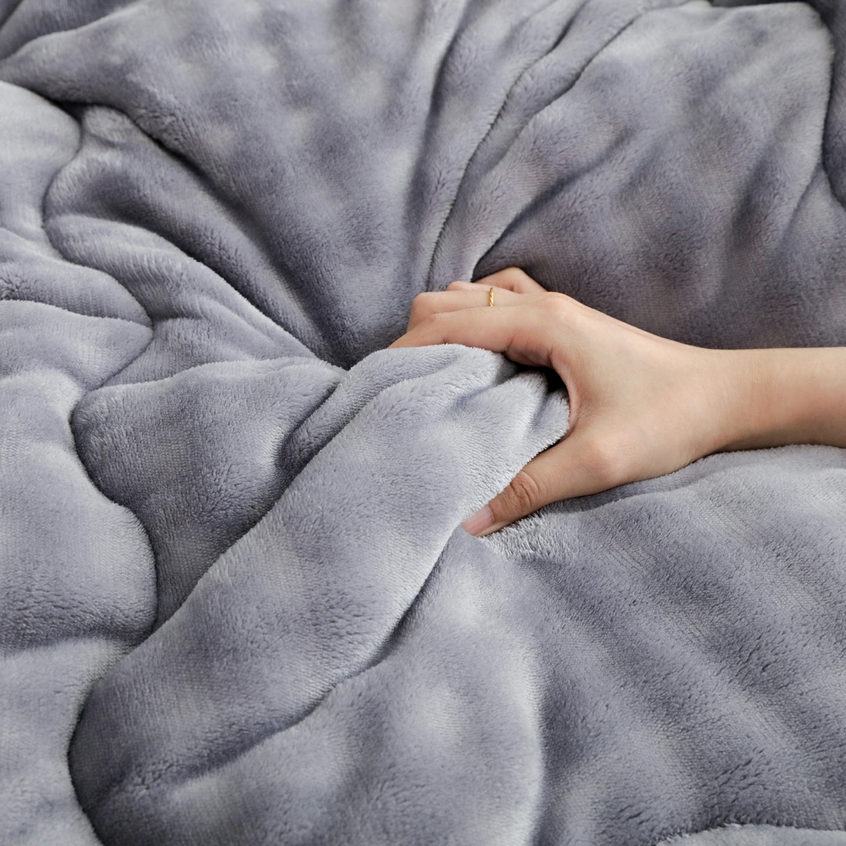 91家纺网 家纺一手货源 找家纺 （总）爱微坊 2025新款兔毛牛奶绒加厚保暖冬被子被芯