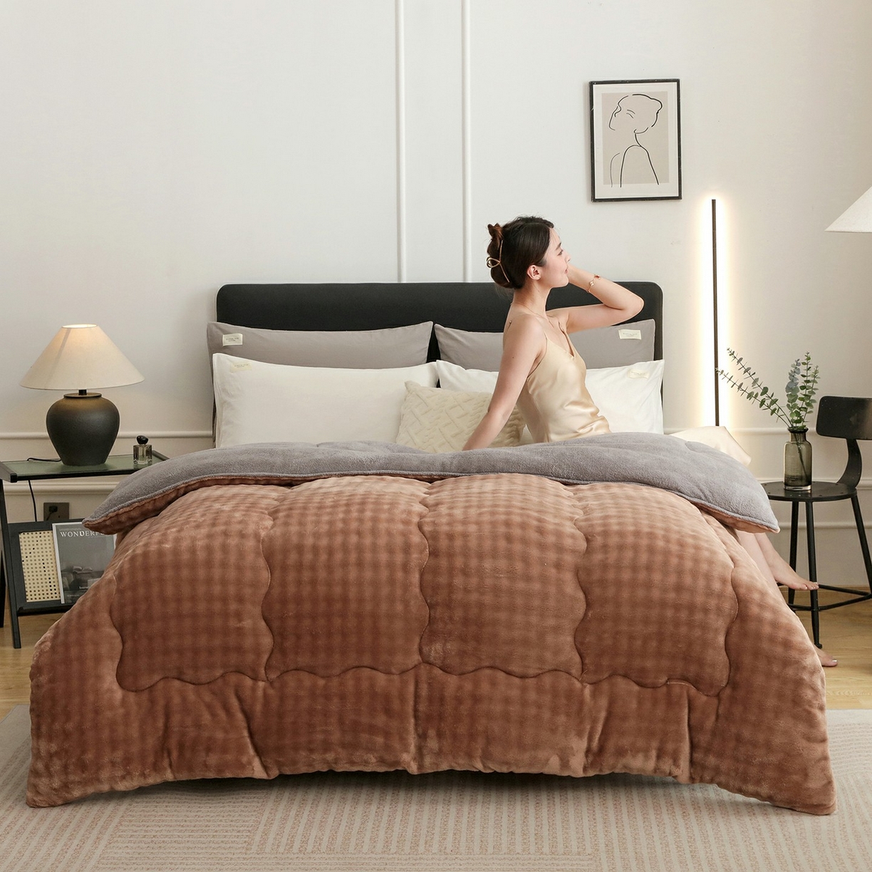 91家纺网 家纺一手货源 找家纺 爱微坊 2025新款兔毛牛奶绒加厚保暖冬被子被芯 加厚兔毛牛奶绒-棕拼灰