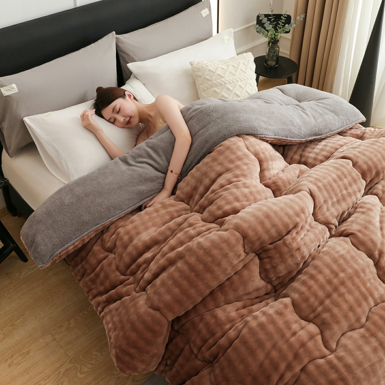 91家纺网 家纺一手货源 找家纺 爱微坊 2025新款兔毛牛奶绒加厚保暖冬被子被芯 加厚兔毛牛奶绒-棕拼灰