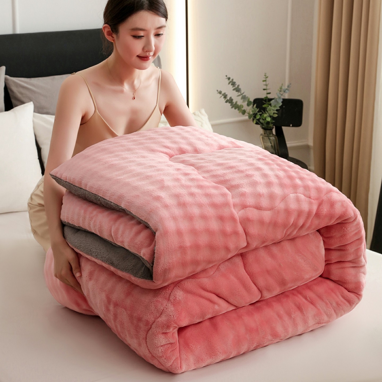 91家纺网 家纺一手货源 找家纺 爱微坊 2025新款兔毛牛奶绒加厚保暖冬被子被芯 加厚兔毛牛奶绒-粉拼灰,加厚兔毛牛奶绒-粉拼灰