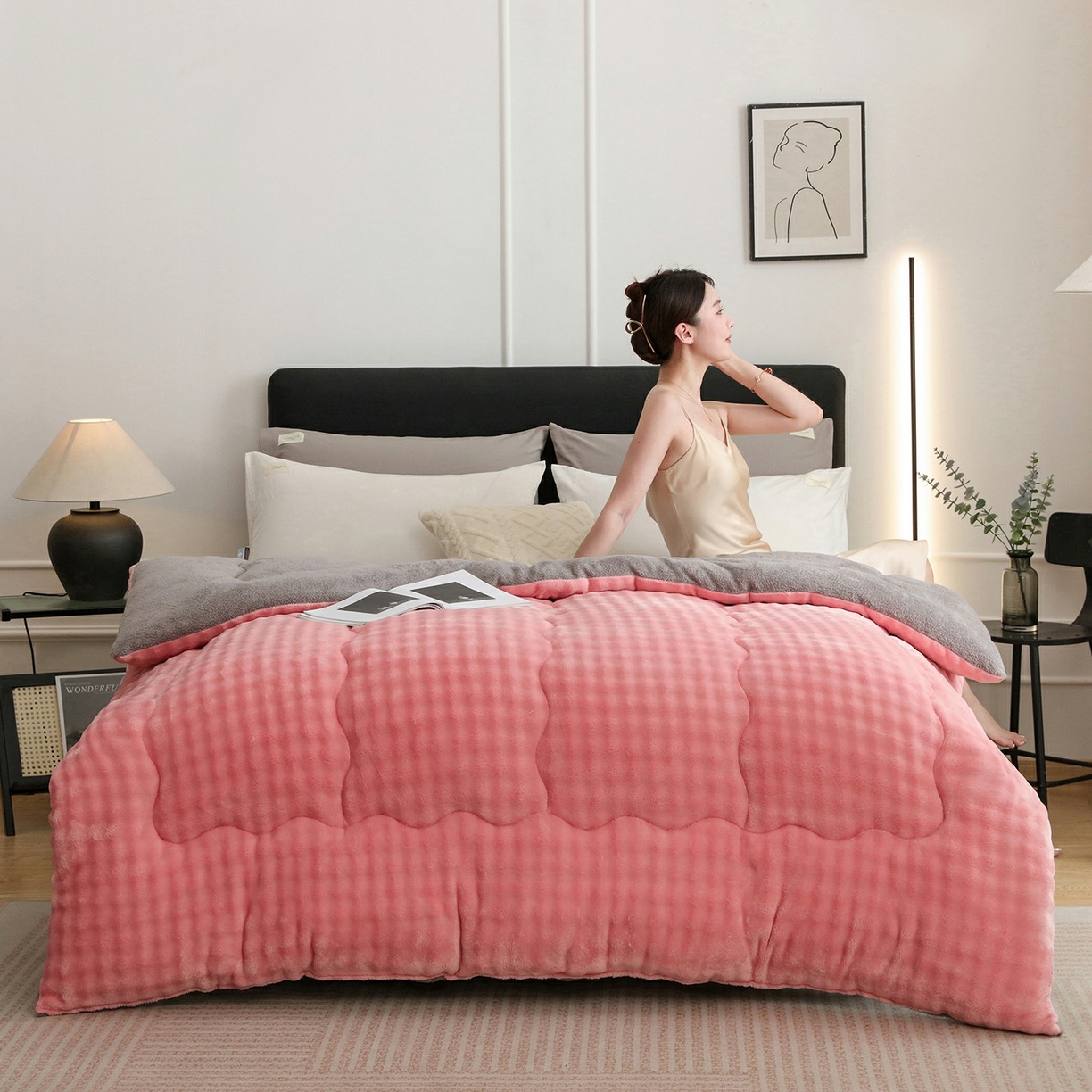 91家纺网 家纺一手货源 找家纺 爱微坊 2025新款兔毛牛奶绒加厚保暖冬被子被芯 加厚兔毛牛奶绒-粉拼灰