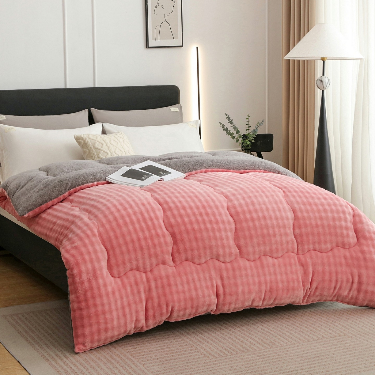 91家纺网 家纺一手货源 找家纺 爱微坊 2025新款兔毛牛奶绒加厚保暖冬被子被芯 加厚兔毛牛奶绒-粉拼灰