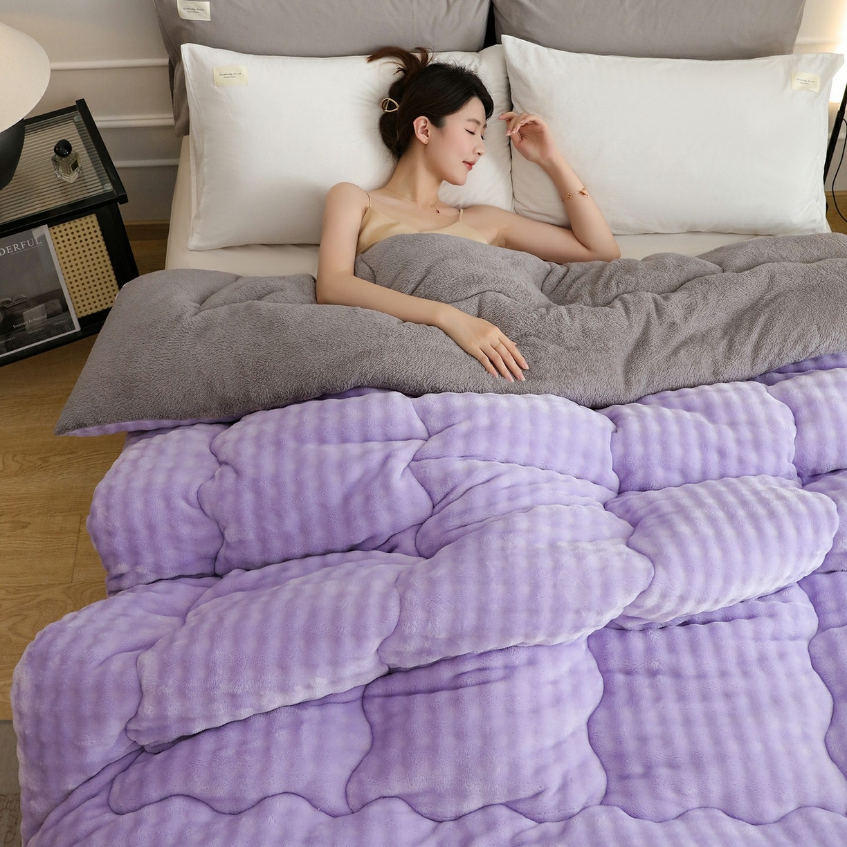 91家纺网 家纺一手货源 找家纺 爱微坊 2025新款兔毛牛奶绒加厚保暖冬被子被芯 加厚兔毛牛奶绒-紫拼灰