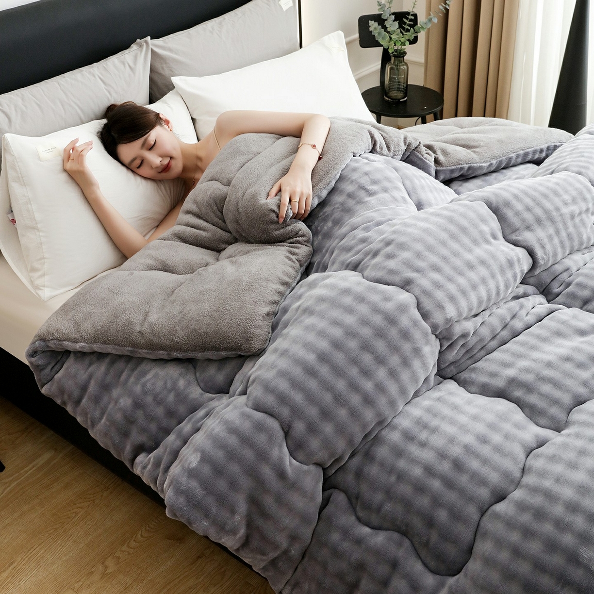 91家纺网 家纺一手货源 找家纺 爱微坊 2025新款兔毛牛奶绒加厚保暖冬被子被芯 加厚兔毛牛奶绒-薄雾灰