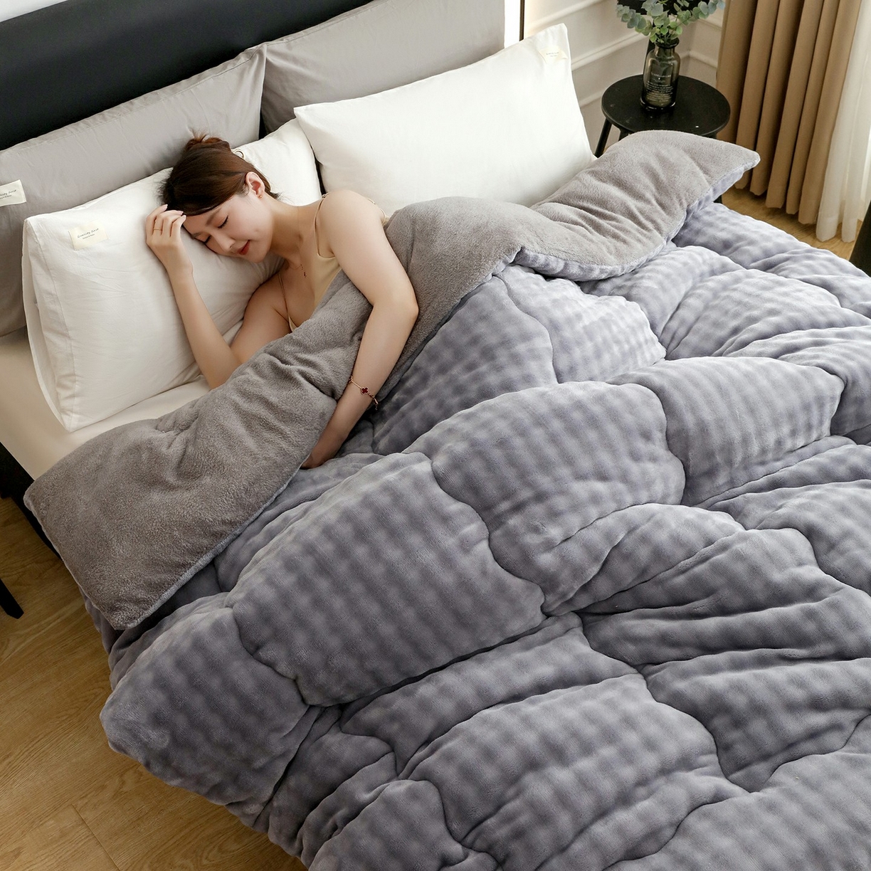 91家纺网 家纺一手货源 找家纺 爱微坊 2025新款兔毛牛奶绒加厚保暖冬被子被芯 加厚兔毛牛奶绒-薄雾灰