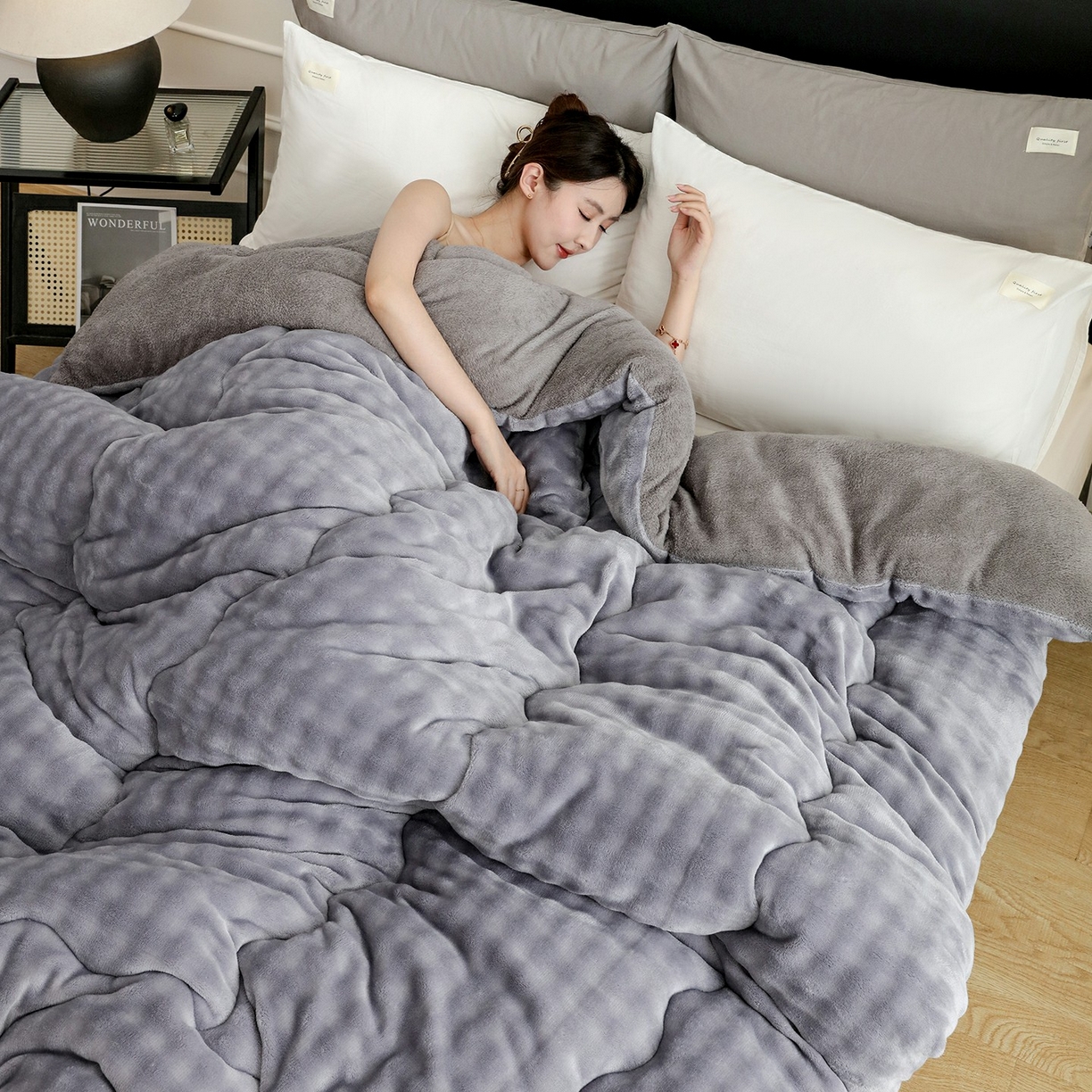 91家纺网 家纺一手货源 找家纺 爱微坊 2025新款兔毛牛奶绒加厚保暖冬被子被芯 加厚兔毛牛奶绒-薄雾灰