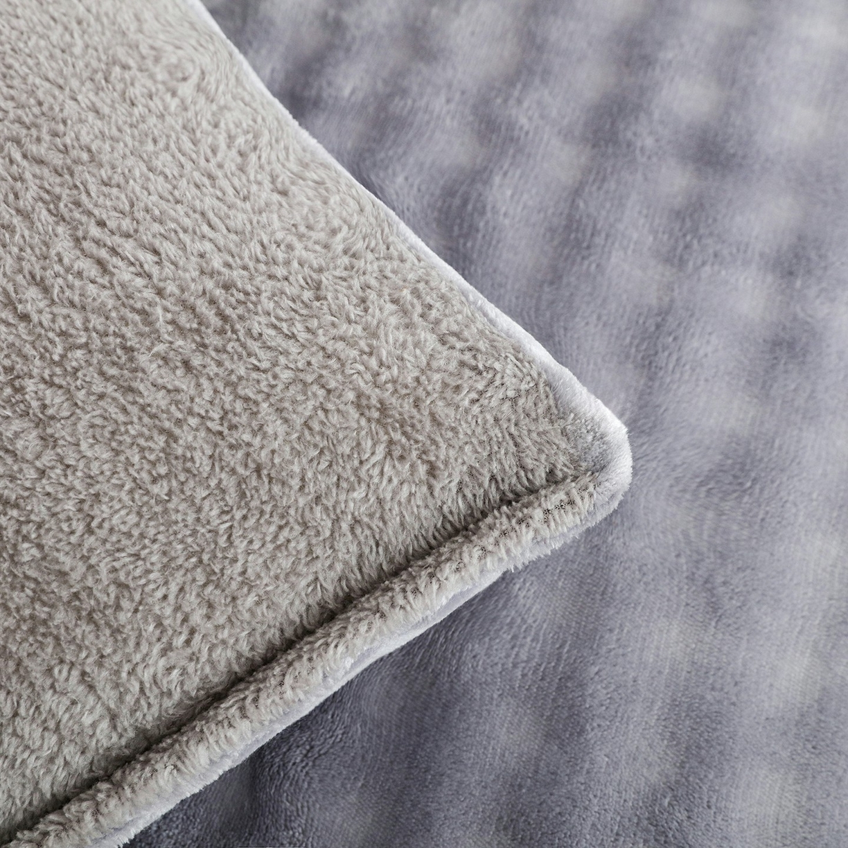 91家纺网 家纺一手货源 找家纺 爱微坊 2025新款兔毛牛奶绒加厚保暖冬被子被芯 加厚兔毛牛奶绒-薄雾灰