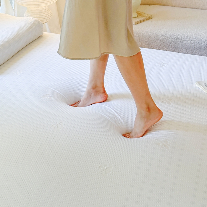 91家纺网 家纺一手货源 找家纺 美丽折家纺 2025新款双拉链头鸟眼布乳胶床垫内套 枫叶款