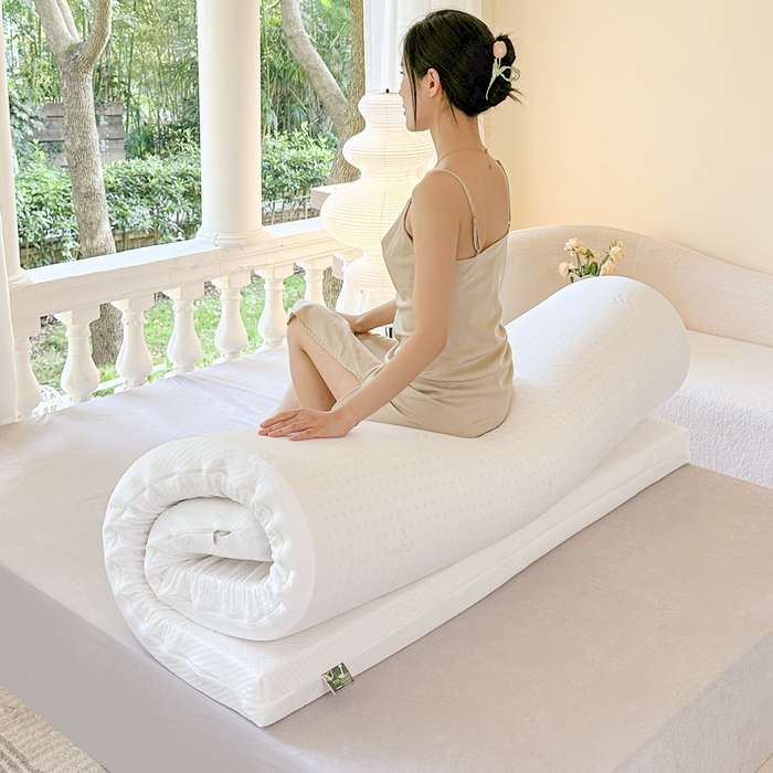 91家纺网 家纺一手货源 找家纺 美丽折家纺 2025新款双拉链头鸟眼布乳胶床垫内套 枫叶款