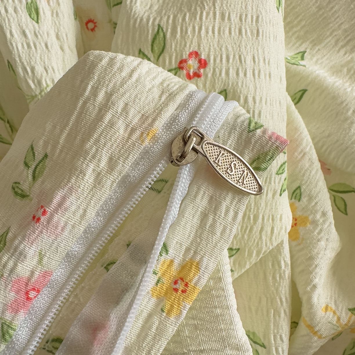 91家纺网 家纺一手货源 找家纺 卡斯诺家纺馆 2025新款A类皱皱棉双层纱印花四件套 沁园春