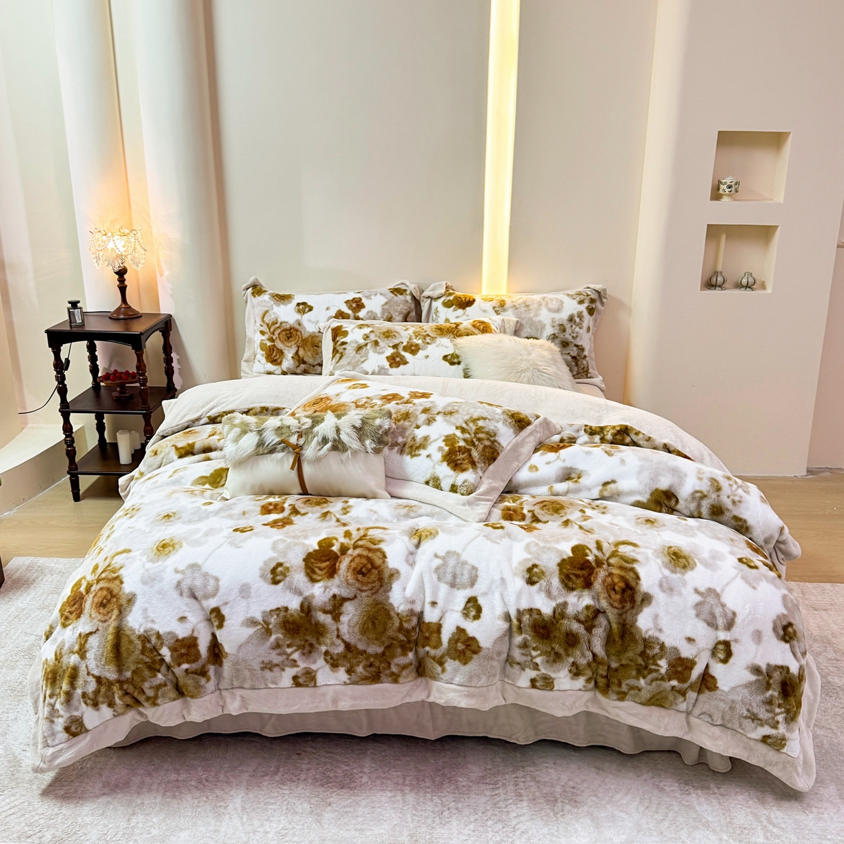 91家纺网 家纺一手货源 找家纺 优姿家纺 2025新款380克11斤兔毛绒印花四件套 古奈-香槟色