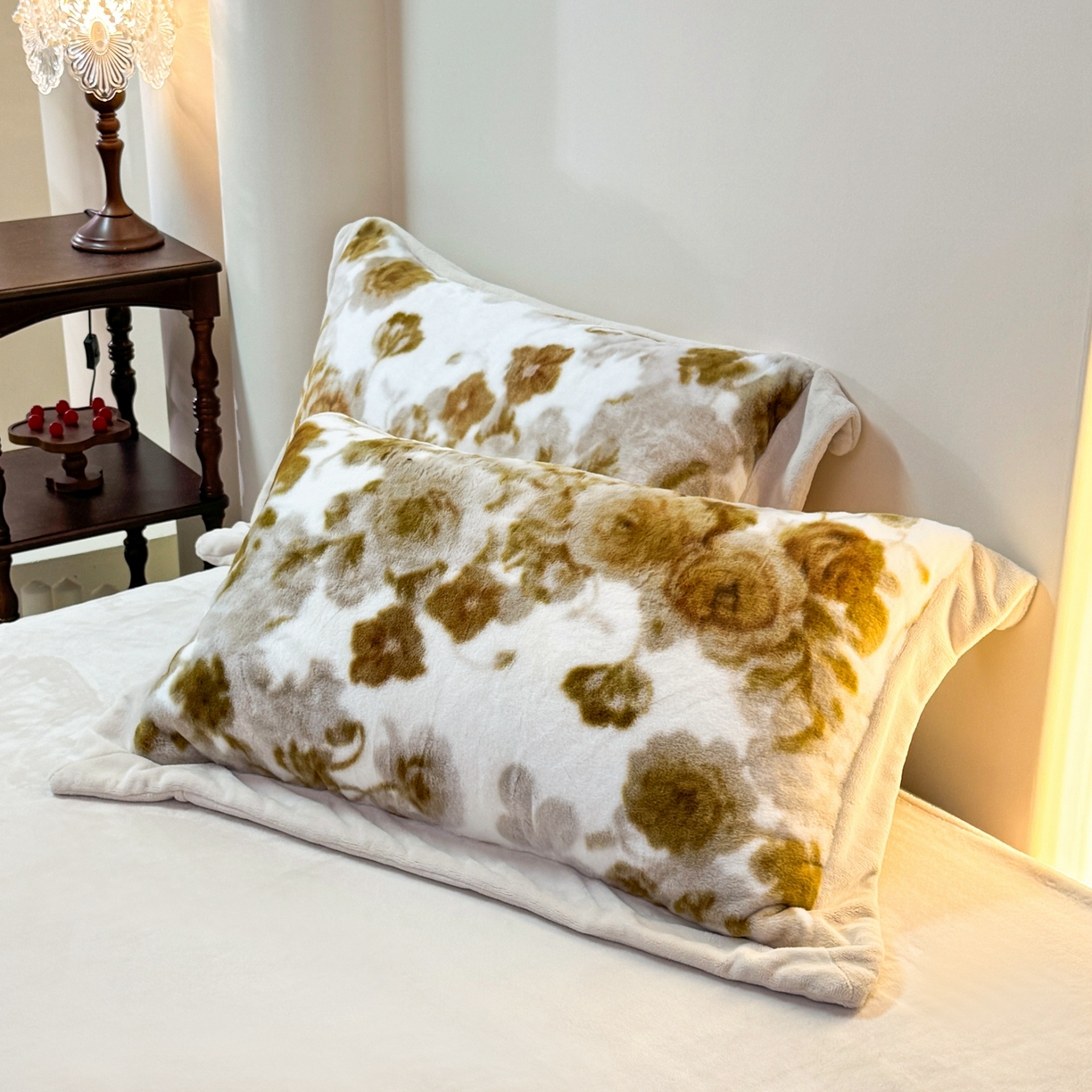 91家纺网 家纺一手货源 找家纺 优姿家纺 2025新款380克11斤兔毛绒印花四件套 古奈-香槟色