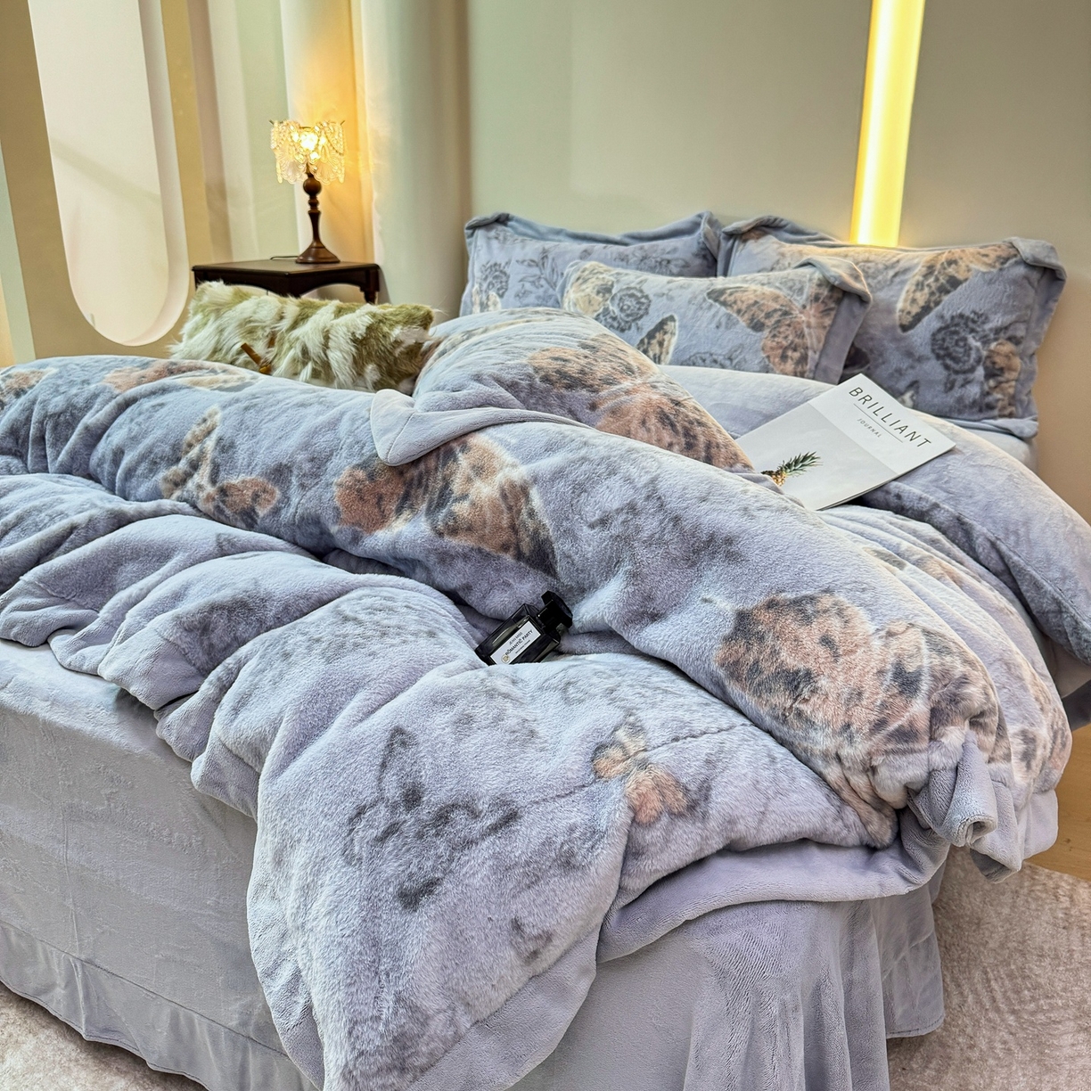 91家纺网 家纺一手货源 找家纺 优姿家纺 2025新款380克11斤兔毛绒印花四件套 蝶曼-雅灰