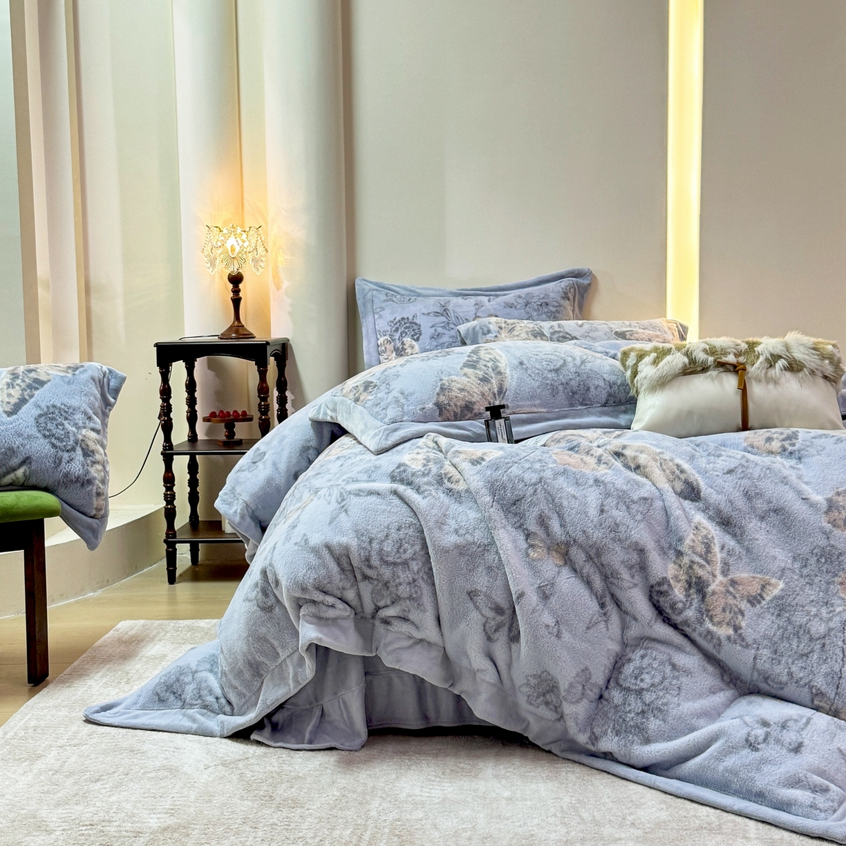 91家纺网 家纺一手货源 找家纺 优姿家纺 2025新款380克11斤兔毛绒印花四件套 蝶曼-雅灰