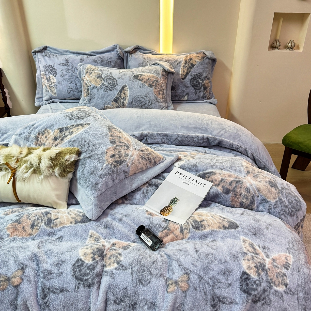 91家纺网 家纺一手货源 找家纺 优姿家纺 2025新款380克11斤兔毛绒印花四件套 蝶曼-雅灰