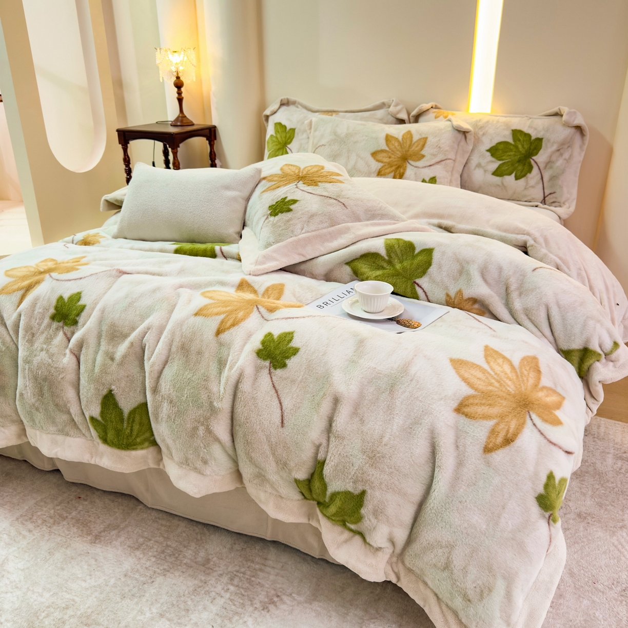 优姿家纺 2025新款380克11斤兔毛绒印花四件套 秋枫-米色