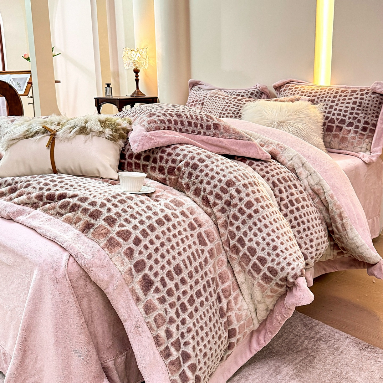 91家纺网 家纺一手货源 找家纺 （总）优姿家纺 2025新款380克11斤兔毛绒印花四件套