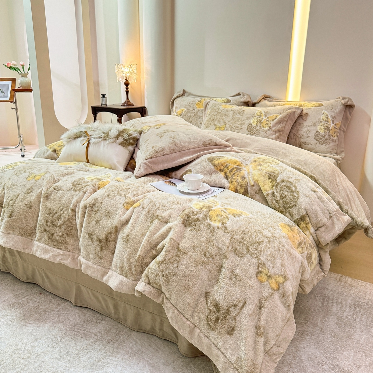 优姿家纺 2025新款380克11斤兔毛绒印花四件套 蝶曼-浅咖