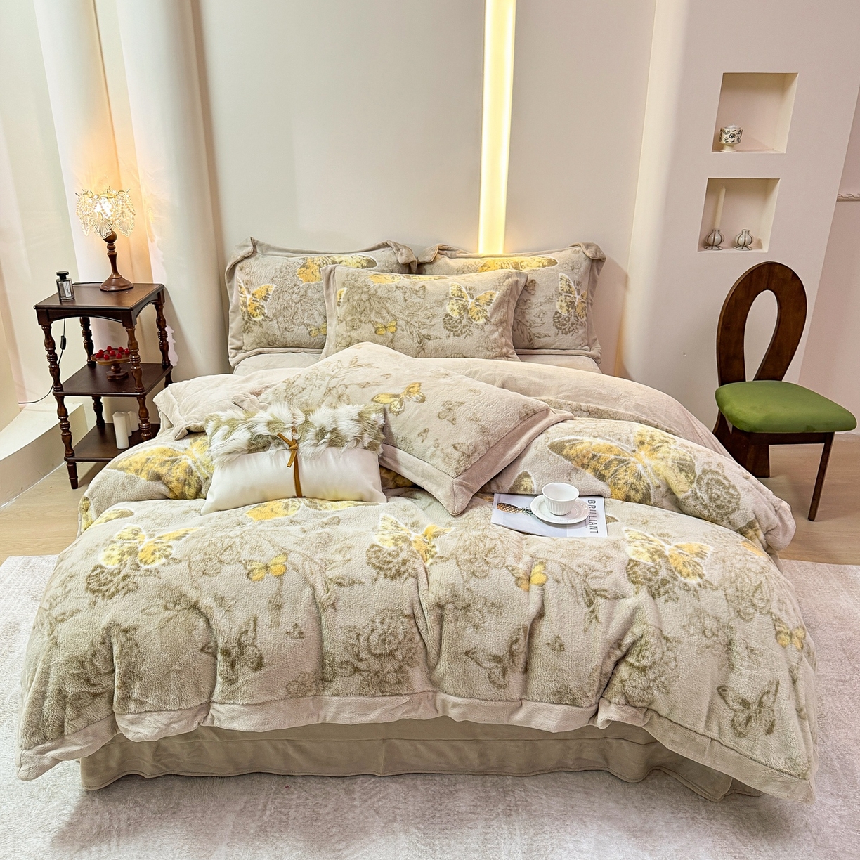 91家纺网 家纺一手货源 找家纺 优姿家纺 2025新款380克11斤兔毛绒印花四件套 蝶曼-浅咖