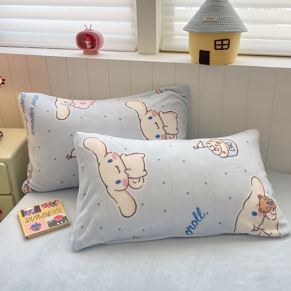 91家纺网 家纺一手货源 找家纺 金爱家 2025新款A类正版三丽鸥授权卡通加厚高克重牛奶绒系列四件套 绒三丽鸥-蓝蓝玉桂狗