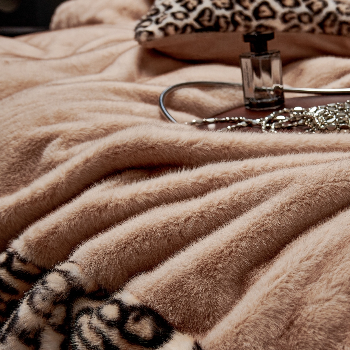 91家纺网 家纺一手货源 找家纺 优姿家纺 2025新款梦想家580克13斤半欧貂绒保暖四件套 梦想家-松树棕