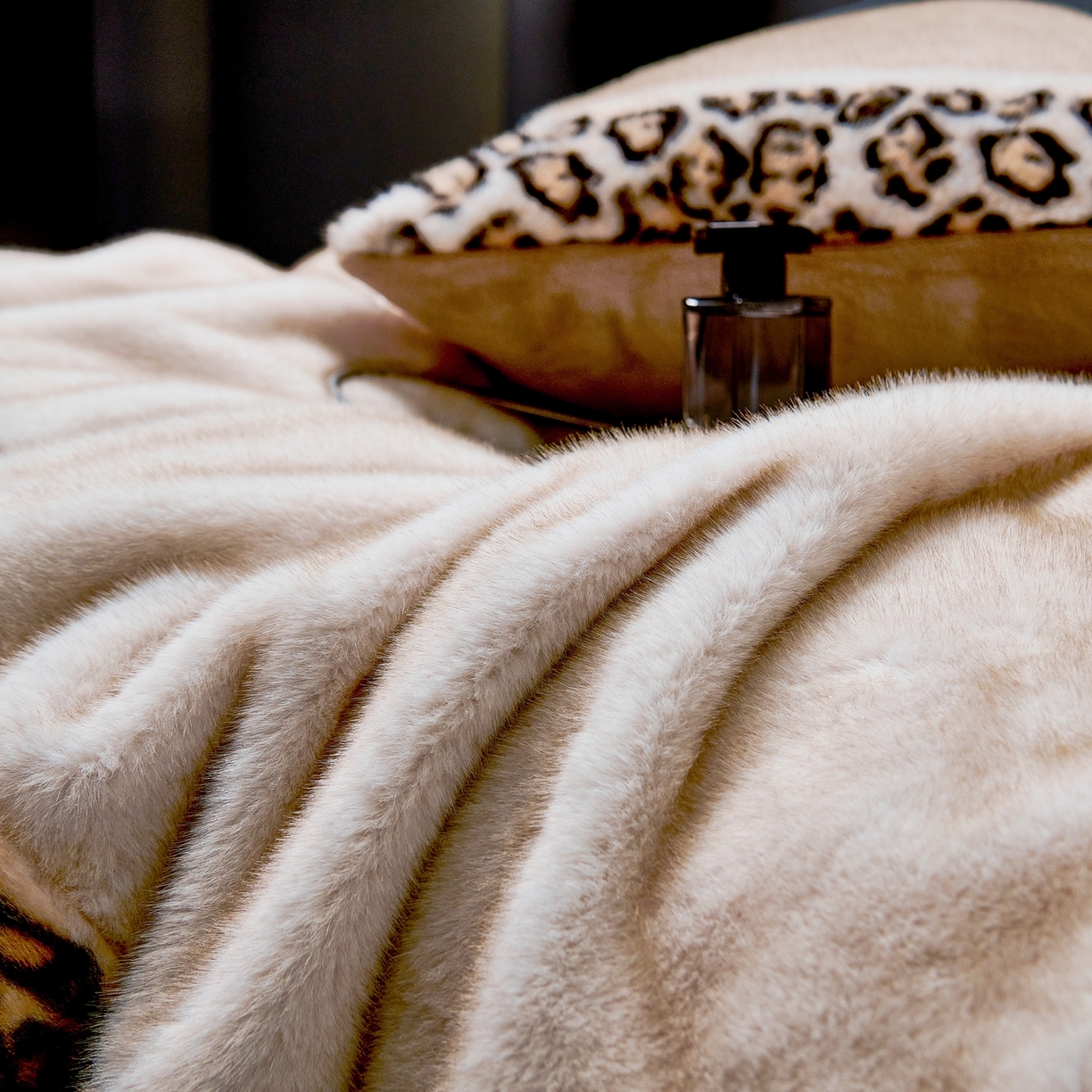 91家纺网 家纺一手货源 找家纺 优姿家纺 2025新款梦想家580克13斤半欧貂绒保暖四件套 梦想家-奶咖