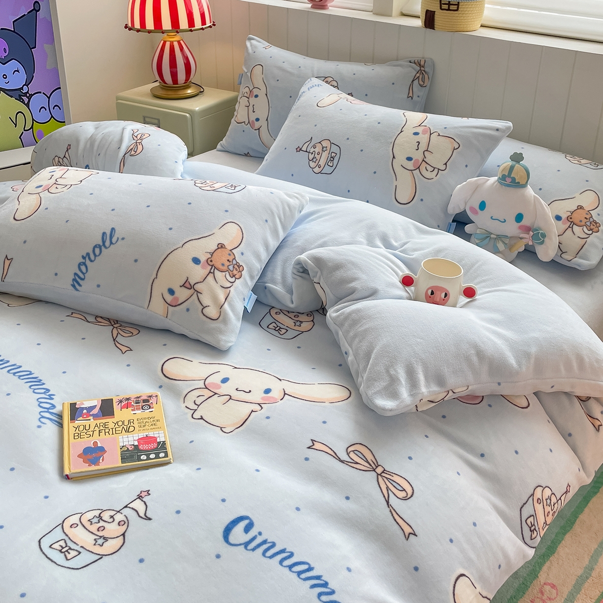 91家纺网 家纺一手货源 找家纺 金爱家 2025新款A类正版三丽鸥授权卡通加厚高克重牛奶绒系列四件套 绒三丽鸥-蓝蓝玉桂狗