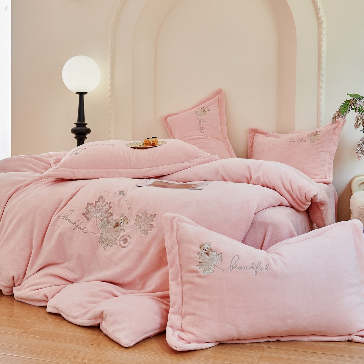 91家纺网 家纺一手货源 找家纺 优姿家纺 2025新款秋意10斤全消光牛奶绒保暖四件套 秋意-公主粉