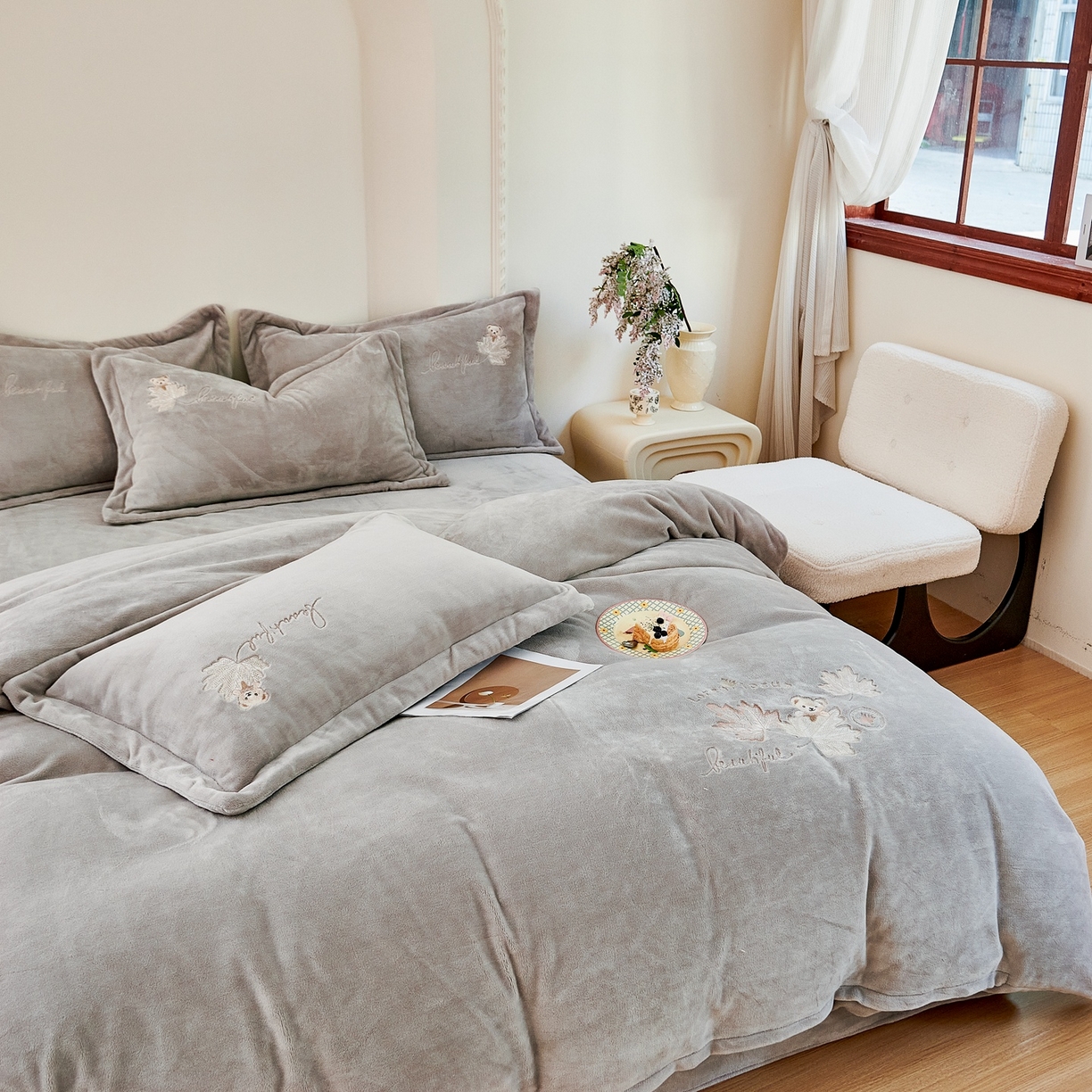 91家纺网 家纺一手货源 找家纺 优姿家纺 2025新款秋意10斤全消光牛奶绒保暖四件套 秋意-银灰