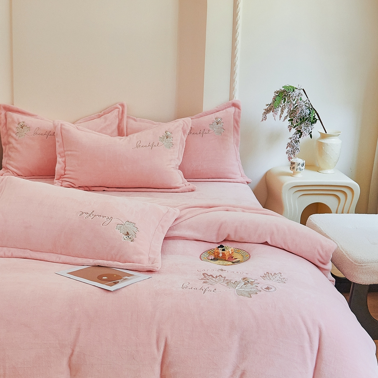 91家纺网 家纺一手货源 找家纺 优姿家纺 2025新款秋意10斤全消光牛奶绒保暖四件套 秋意-公主粉