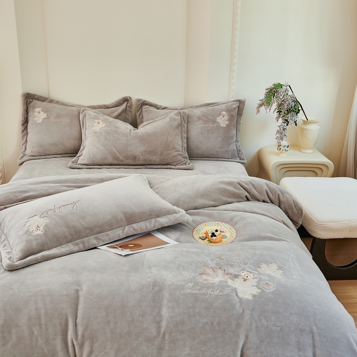 91家纺网 家纺一手货源 找家纺 优姿家纺 2025新款秋意10斤全消光牛奶绒保暖四件套 秋意-银灰